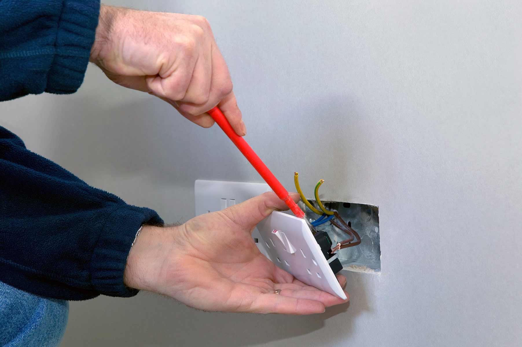 Our electricians can install plug sockets for domestic and commercial proeprties in Oxted and the local area. 
